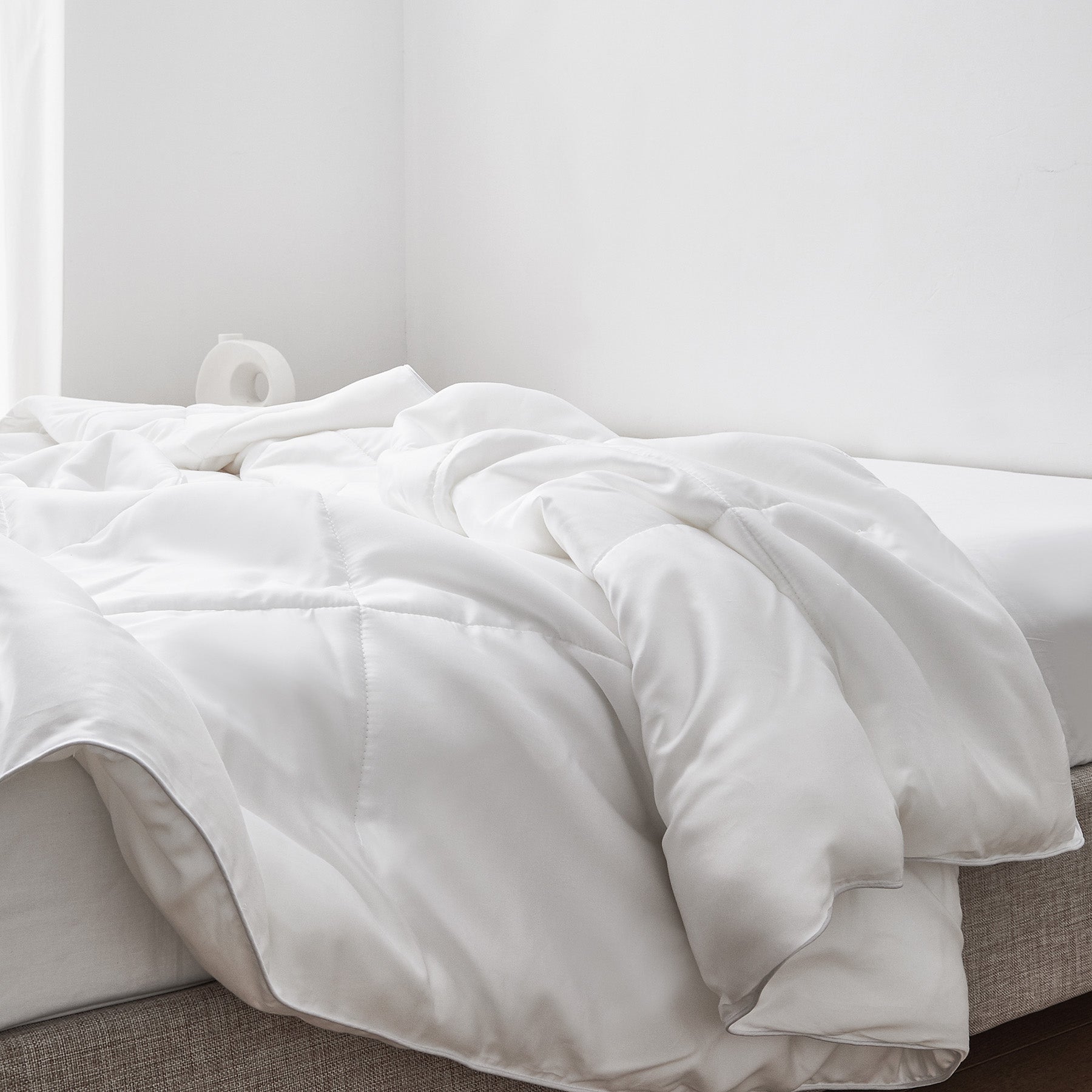 AiryWeight Eucalyptus Comforter by SIJO